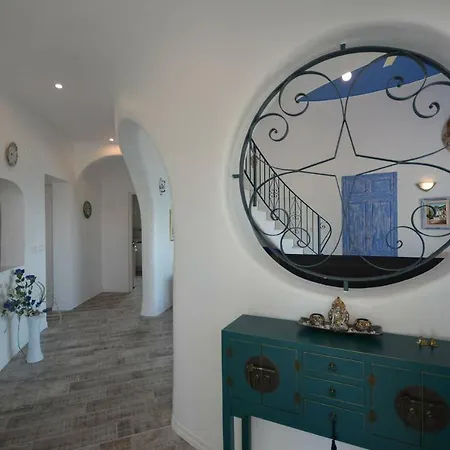Nick,12p,seafront,pool Villa