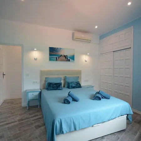 Villa Nick,12p,seafront,pool Calp
